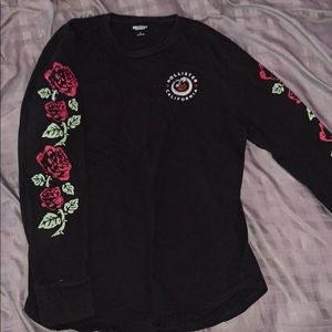Hollister long sleeve shirt with roses & snakes